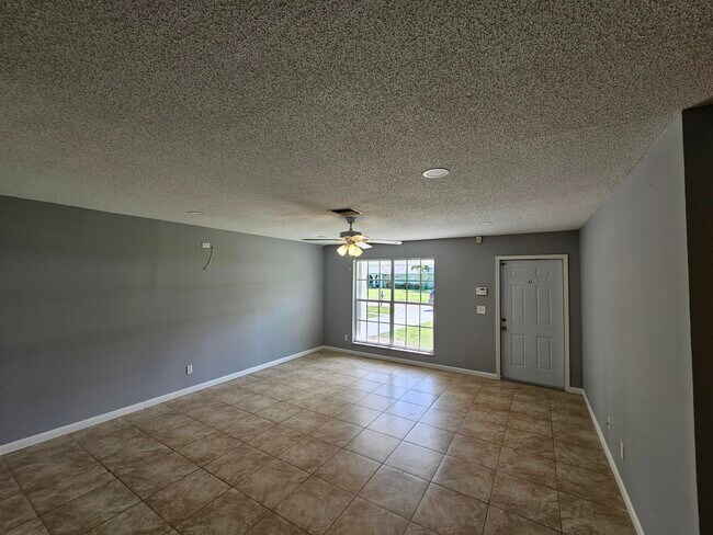 Building Photo - 329 NE Cullman Ct