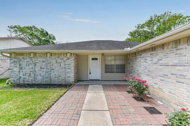 Foto del edificio - 13323 Piney Oaks Dr