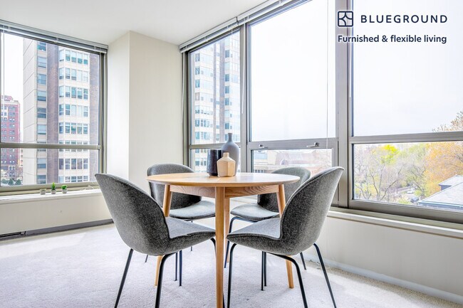 Foto del edificio - 3450 N Lake Shore Dr