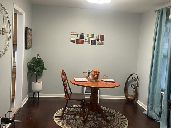 Foto del edificio - 555 N Dupont Ave