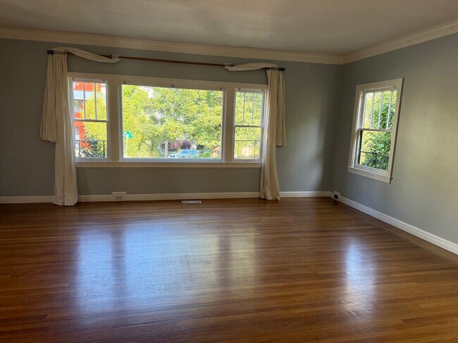 Foto del edificio - 102 Oakmont Ave