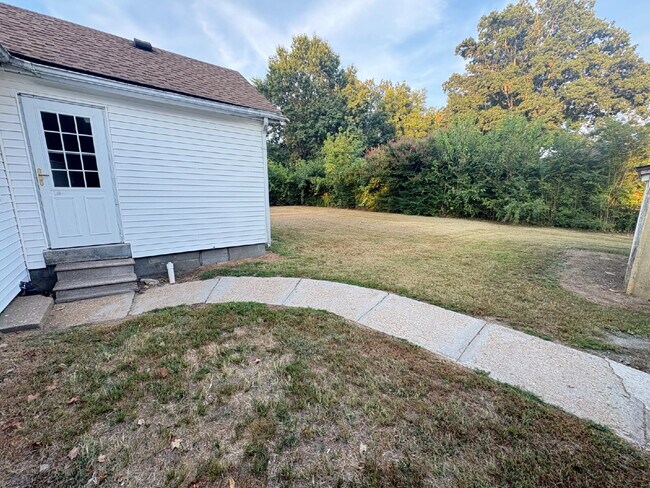 Foto del edificio - "Charming 1-Bedroom Duplex in Martin, TN -...