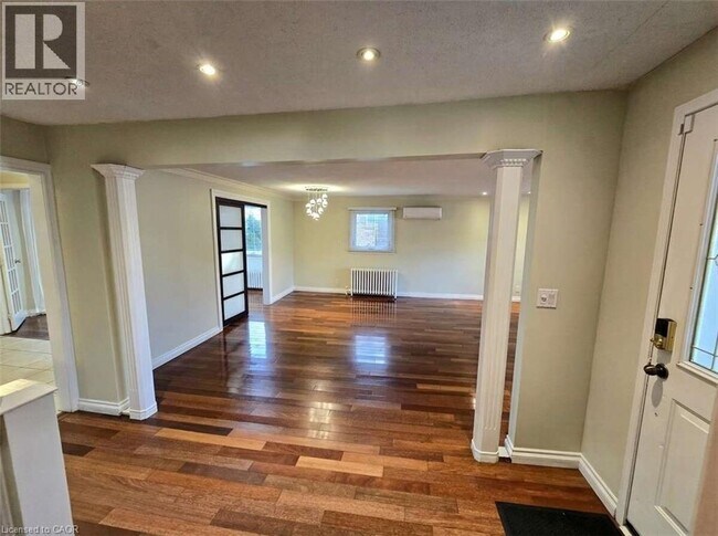 Photo du bâtiment - 1568 Cawthra Ct