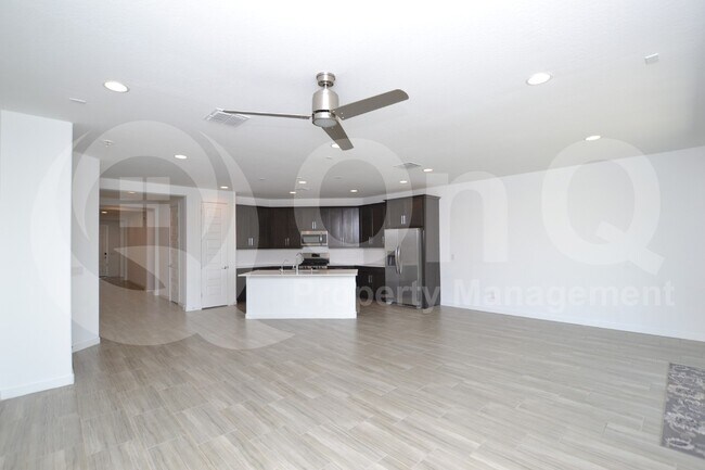Foto del edificio - 9213 W Glenrosa Ave