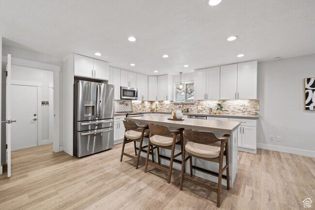 Foto del edificio - Beautiful 4 Bd. 3 Bath Home w/Mother-In-La...
