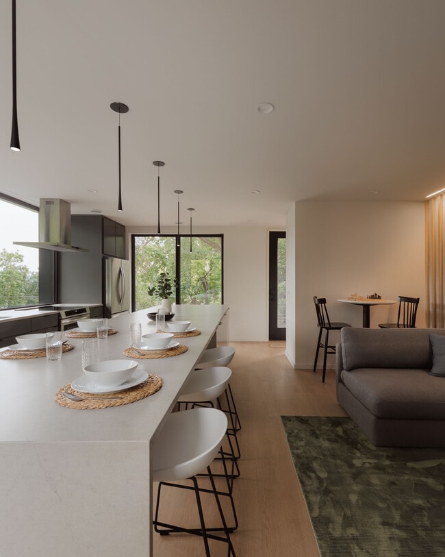 Foto del edificio - 796 Stewart Ave