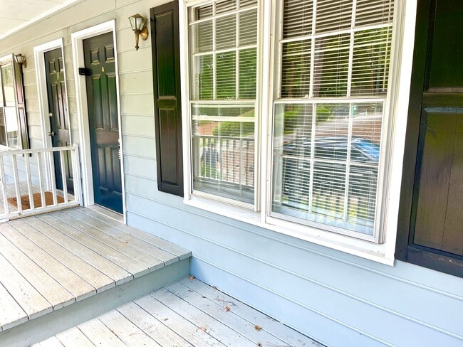 Building Photo - Delightful Upstairs 3 Bedroom / 2 Bathroom Quad-Unit in Fayettevile!