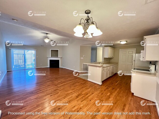 Building Photo - Freshly Painted 2 Bed 2 Bath Condo