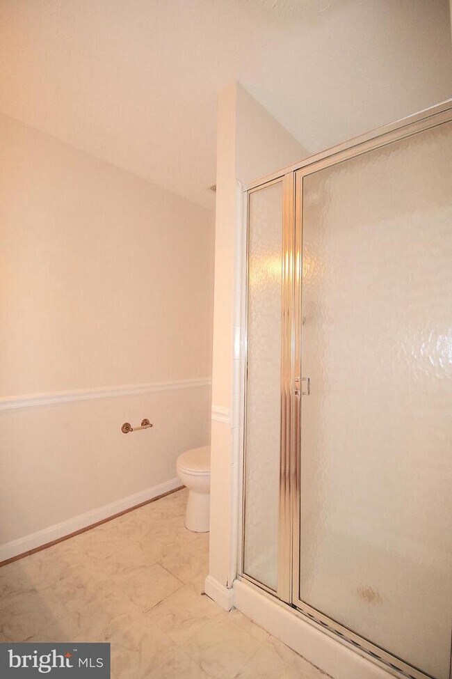 Building Photo - 1104 Kings Crest Dr