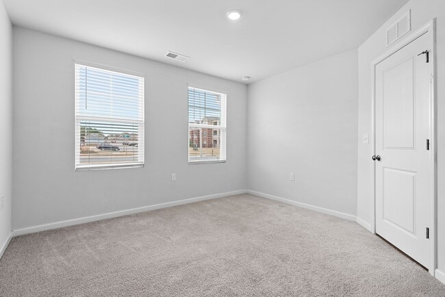 Building Photo - AVAILABLE NOW! PRICE REDUCTION + $500 off ...
