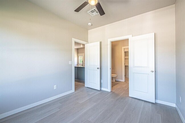 Foto del edificio - 2106 Willow Pl