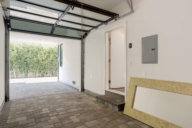 Foto del edificio - 4416 Kingswell Ave