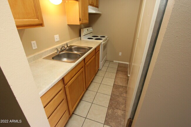 Building Photo - 1720 E 6th Ave