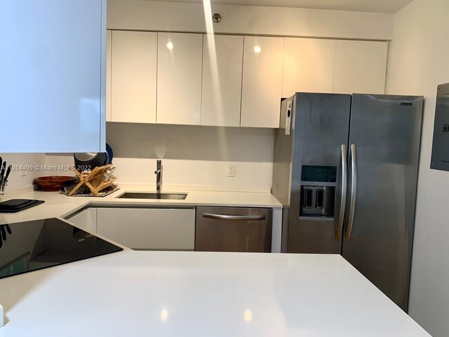 Building Photo - 9156 Collins Ave