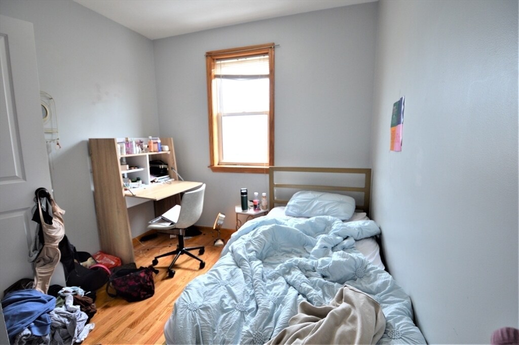 Primary Photo - 170 Putnam St