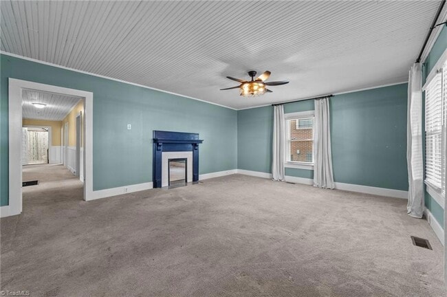 Living room - 305 W Kivett St