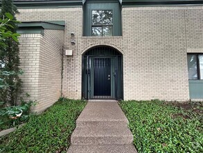 Building Photo - 2641 McCart Ave