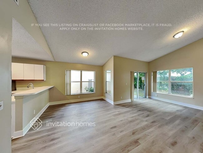 Foto del edificio - 9220 Arborwood Cir