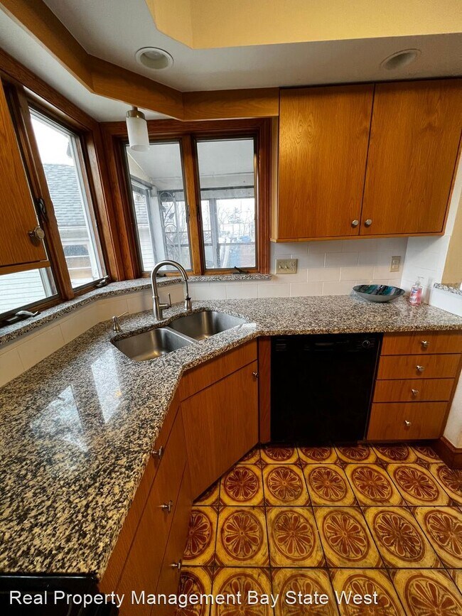 Foto del edificio - 4 br, 1 bath House - 11 New Lombard Rd