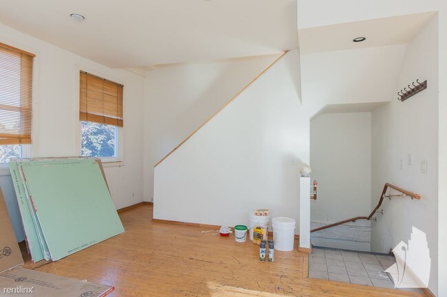 Building Photo - 4 br, 2 bath  - 3449 N Racine Ave