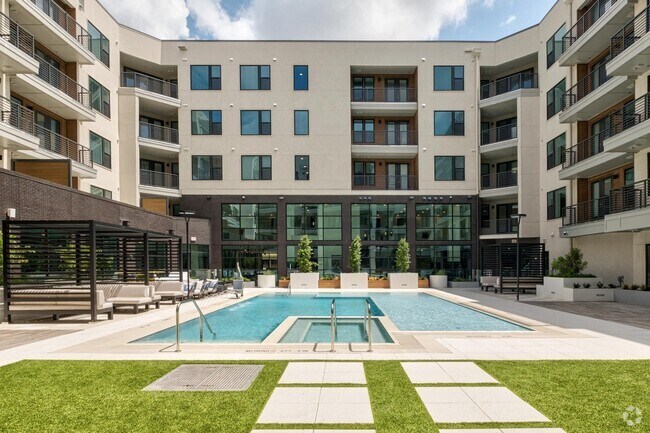 Midtown Austin Apartments for Rent with a Walk-In Closet - Austin, TX ...