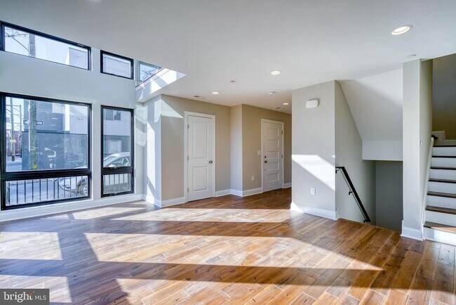 Foto del edificio - 241 W Oxford St