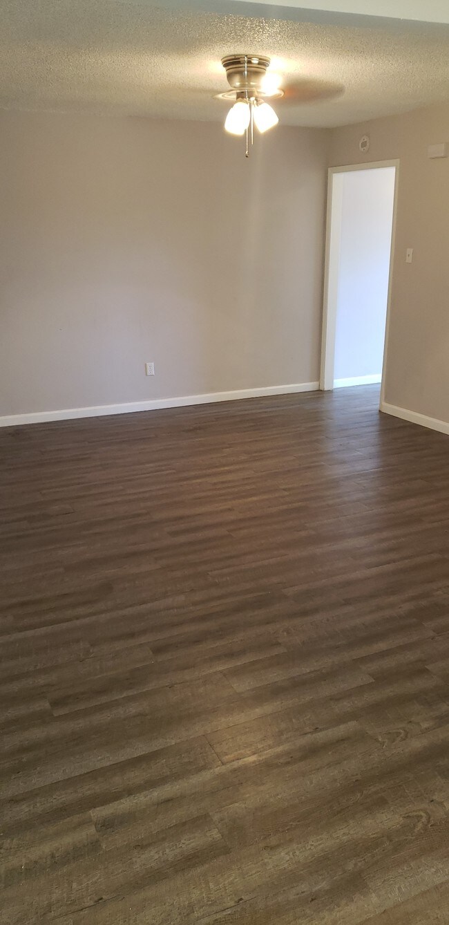 Foto del edificio - 935 Linde Ave