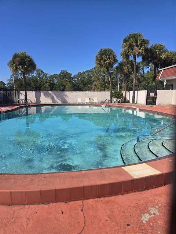 Foto del edificio - 2225 Holden Ave