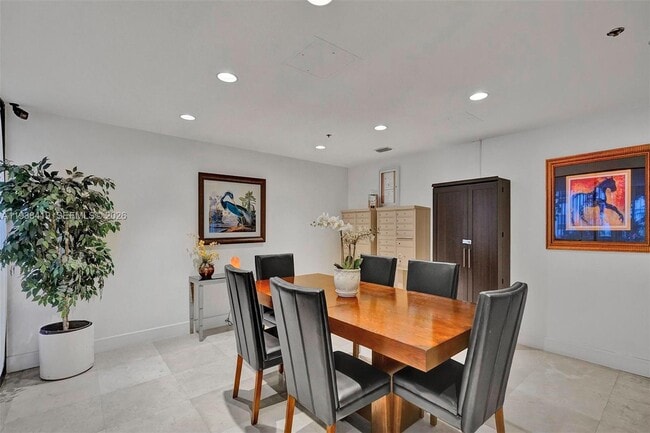 Foto del edificio - 9300 Bay Harbor Terrace