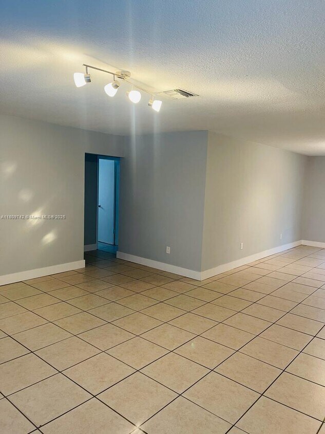 Foto principal - 3409 SW 64th Ave