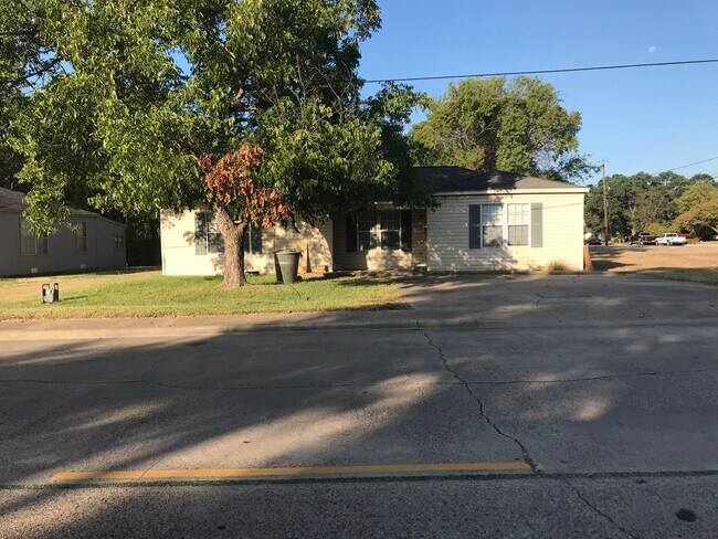 Building Photo - 2702 Cavitt Ave