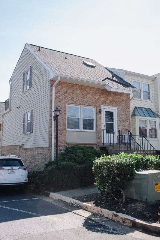 Photo - 92 N Bedford St Townhome