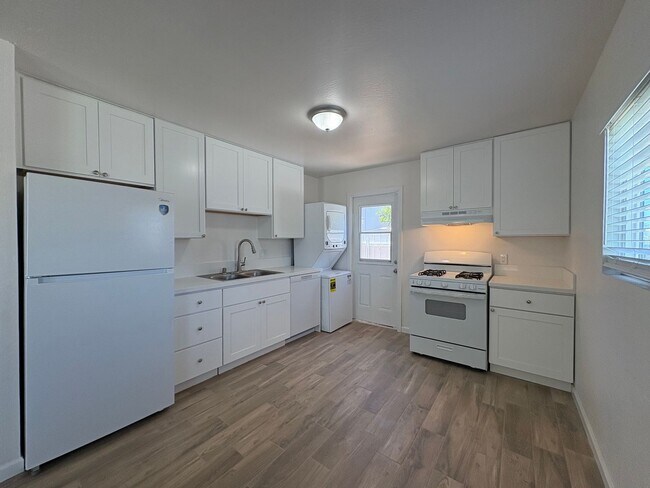 Foto del edificio - 3543-3545 Clairemont Mesa Blvd