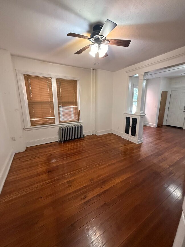 Foto del edificio - 631 E 5th St