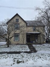 Building Photo - 122 4th St NE