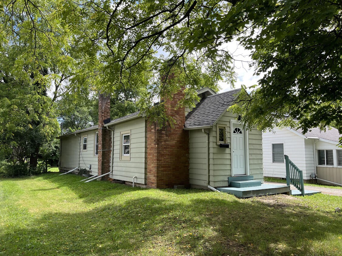 Primary Photo - 550 Stoddard Ave