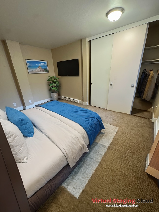 Building Photo - 301 E Roy St