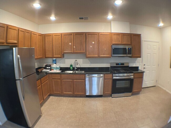 Foto del edificio - AVAILABLE SOON! 2 bedroom Condo Centrally ...