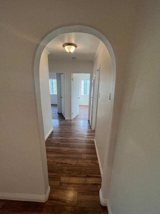 Foto del edificio - 5850 Cedarglen Dr