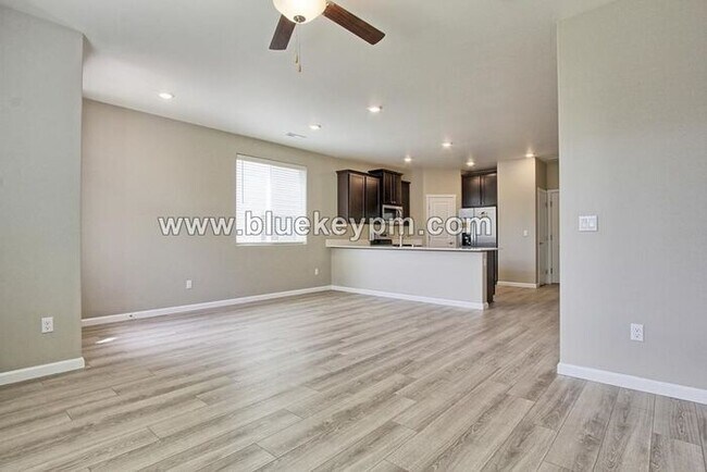Foto del edificio - 4 Bed, 3 Bath Home Just off Ward Road and ...