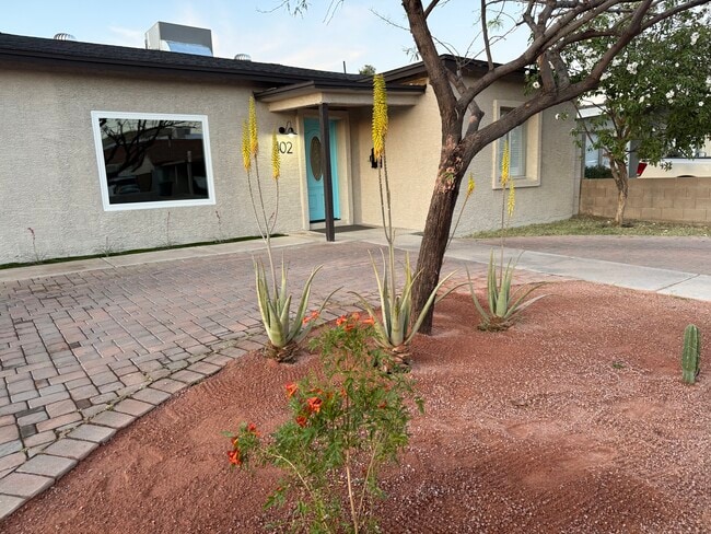 Desert front - 402 E 1st St