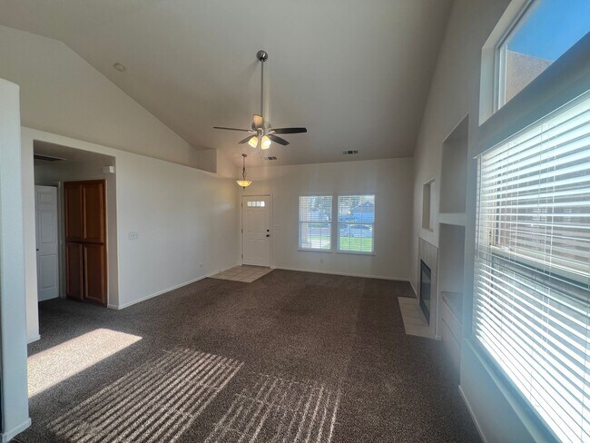 Foto del edificio - Single story home located in Waterford!