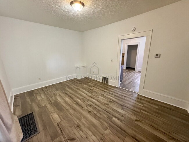 Foto del edificio - 895 Beardsley St