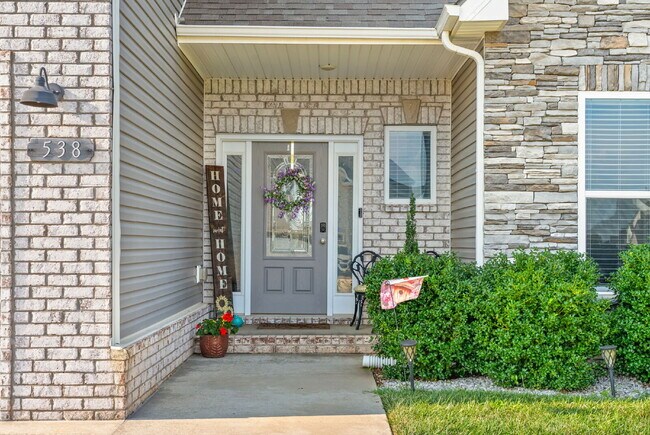 Building Photo - Stunning 4-Bedroom/ 3 Full Bath Clarksville Retreat with Granite Elegance & Cozy Fireplace!"