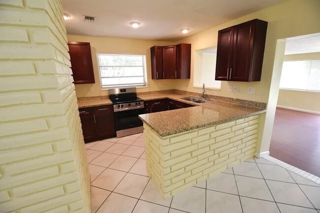 Foto del edificio - 6900 Cypress Rd