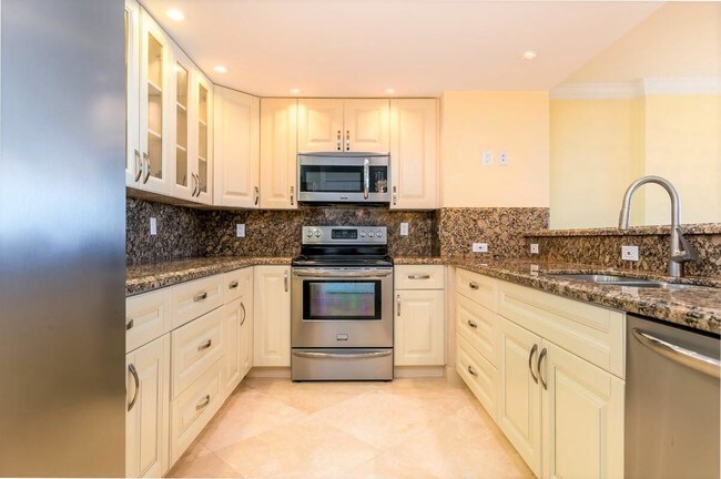 Building Photo - 1147 Hillsboro Mile
