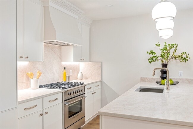 Building Photo - 421 Saratoga St