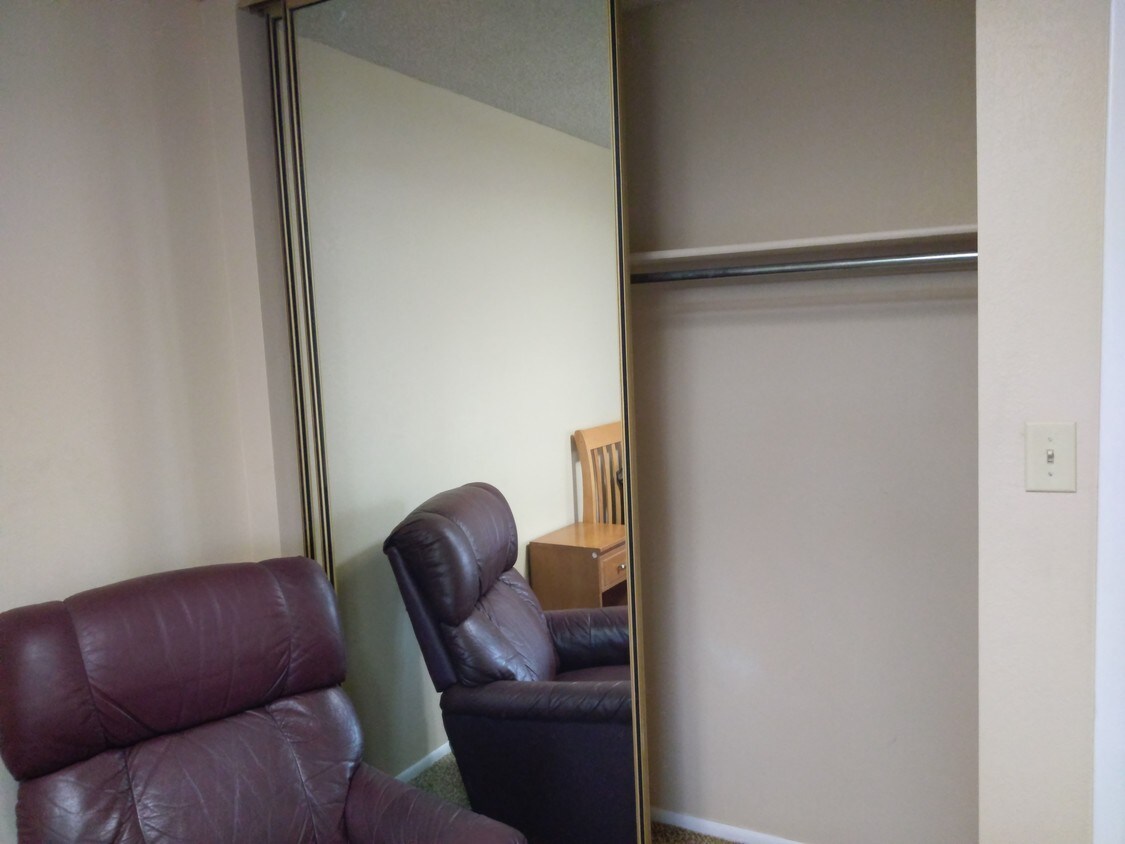 Building Photo - 325 S 200 E