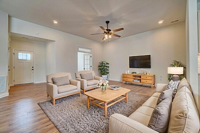 Foto del edificio - 4 bedroom condo in Suffolk