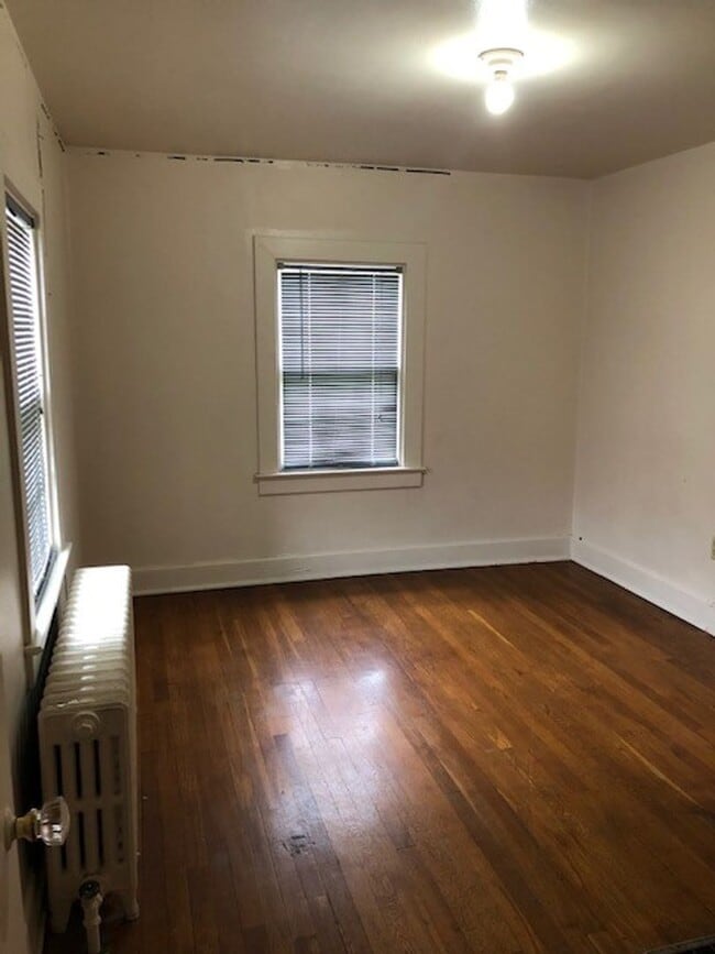 Building Photo - 3 Bed, 1 Bath Home Conveniently located to...